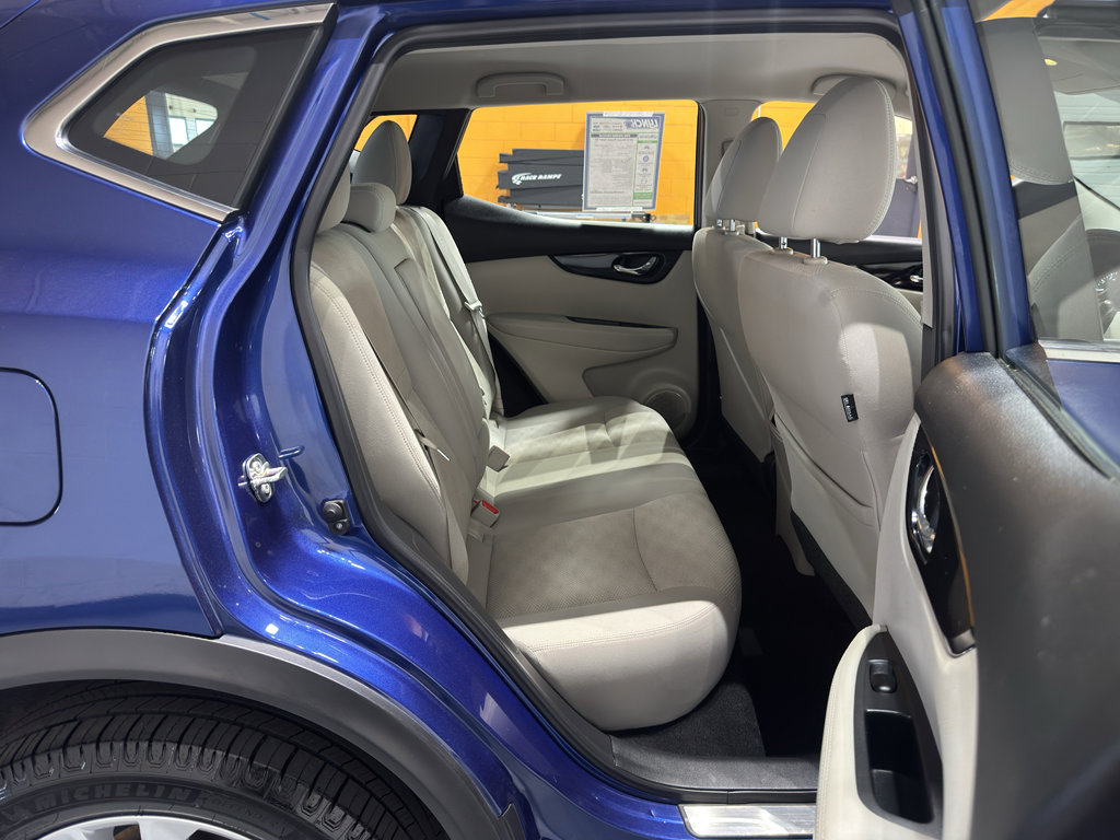 Used 2019 Nissan Rogue Sport SV w/ Technology Package image 18