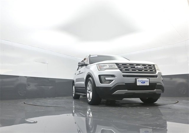 Certified 2017 Ford Explorer XLT w/ Equipment Group 201A image 29
