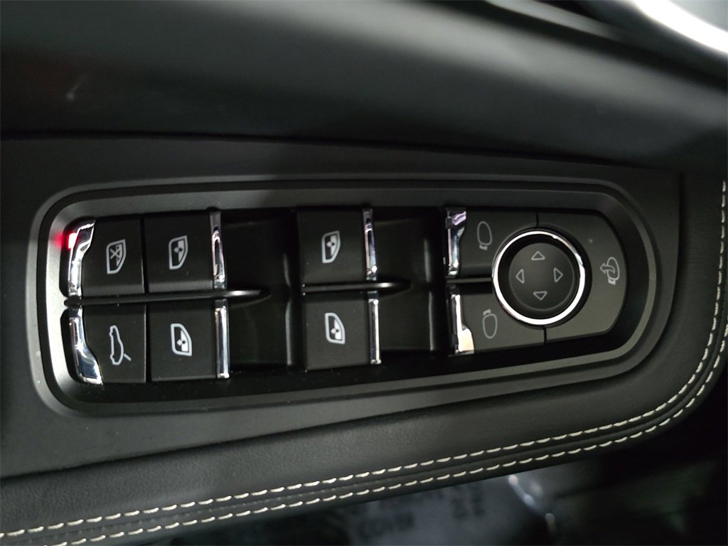 Used 2025 Porsche Macan GTS image 21