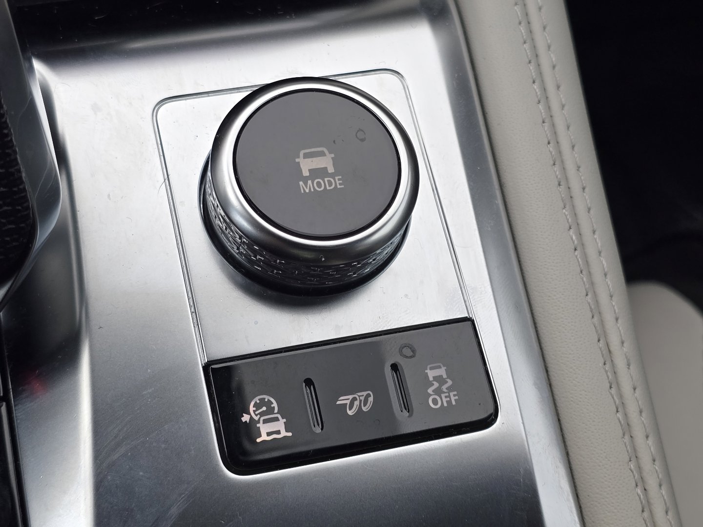 Used 2023 Jaguar F-PACE SVR image 22