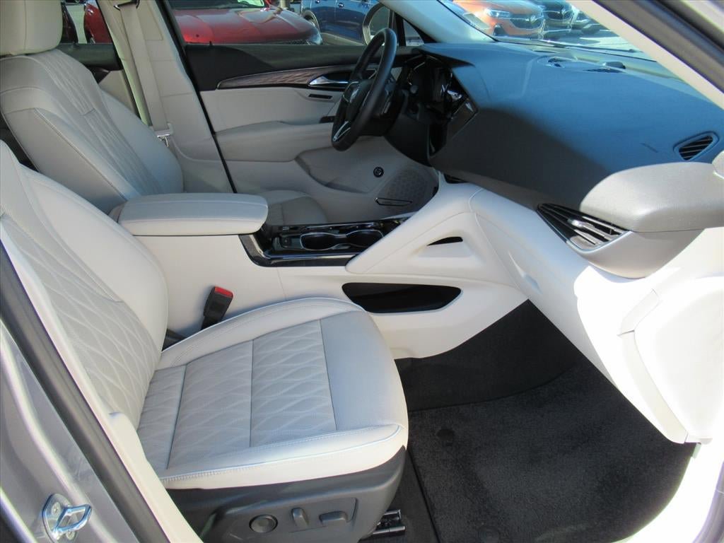 Used 2022 Buick Envision Avenir w/ Technology Package II FWD image 9