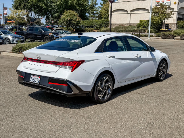Used 2025 Hyundai Elantra SEL FWD image 5