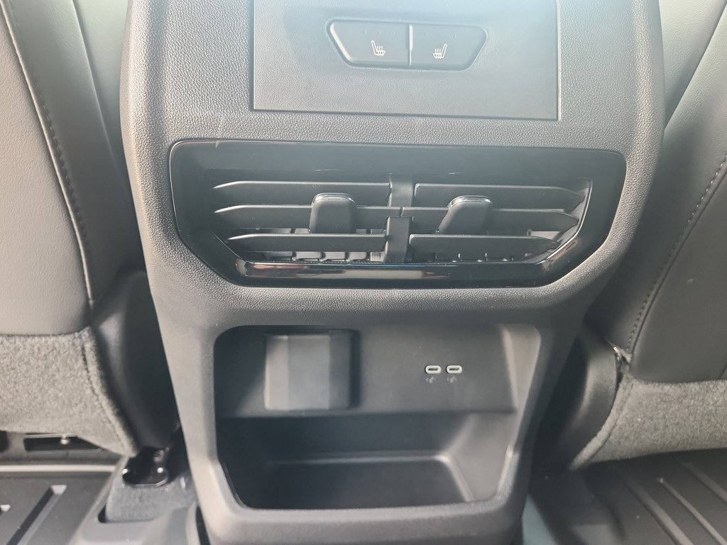 New 2025 Chevrolet Silverado EV LT image 15