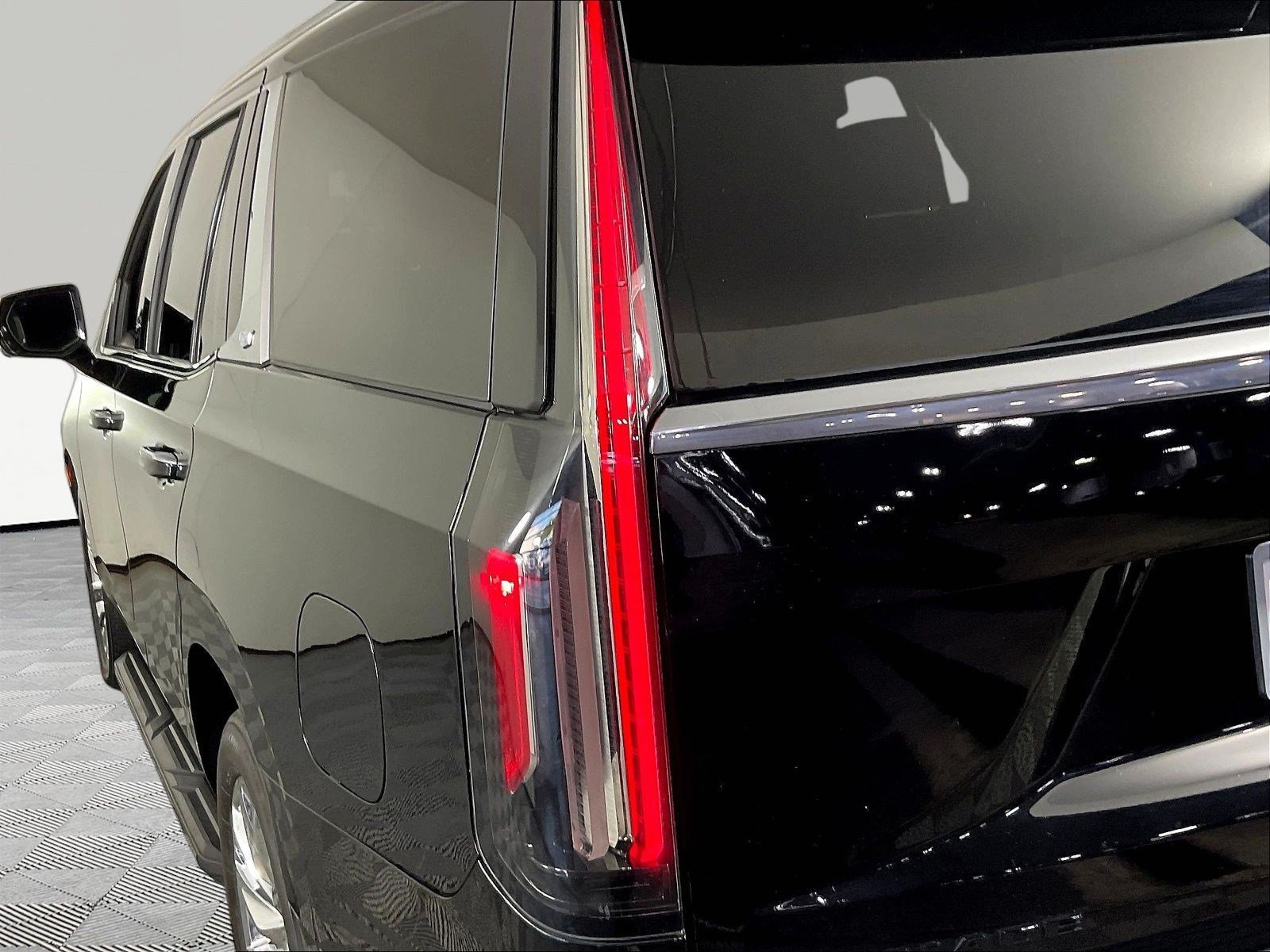 Used 2022 Cadillac Escalade Premium Luxury Platinum w/ LPO, Radiant Package AWD/4WD image 23