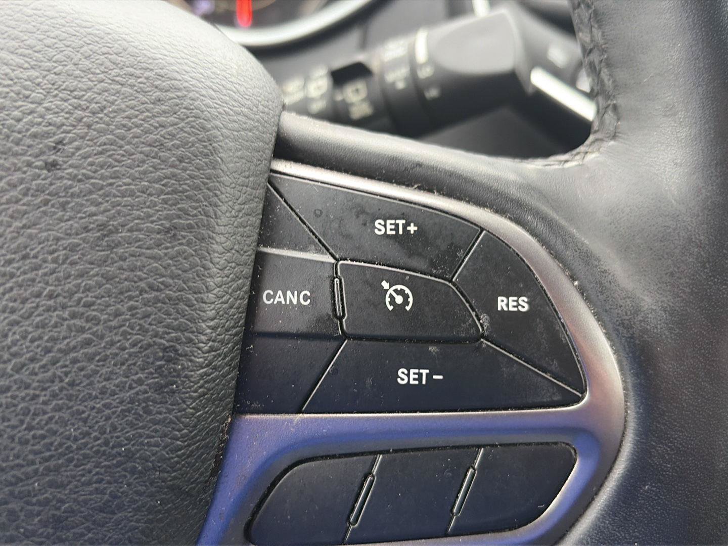 Used 2019 Jeep Cherokee Latitude Plus w/ Cold Weather Group AWD/4WD image 16
