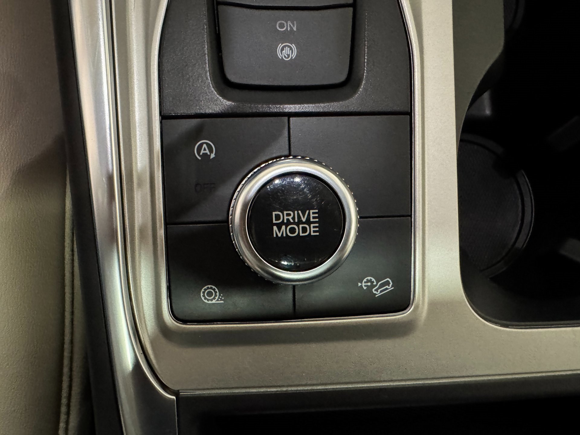 Used 2023 Ford Explorer XLT w/ Equipment Group 202A image 33