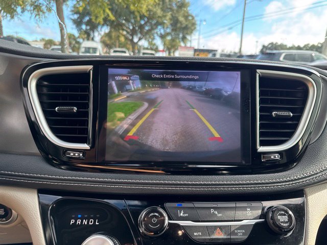 Used 2023 Chrysler Pacifica Touring-L FWD image 26