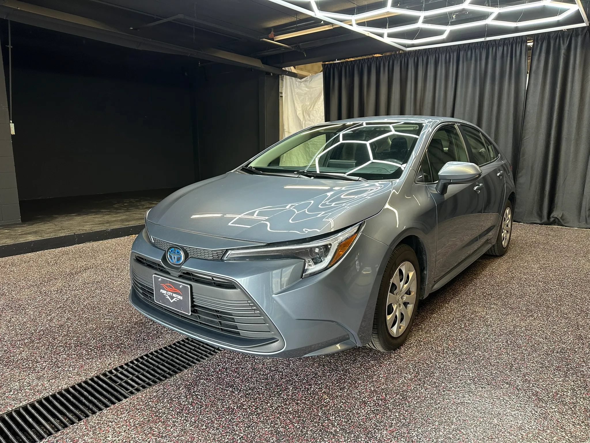 Used 2023 Toyota Corolla LE FWD image 3