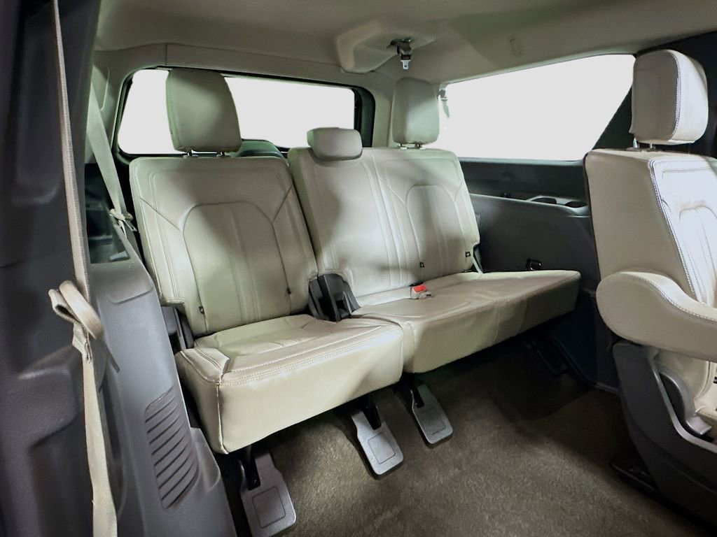 Used 2021 Ford Expedition Max Limited image 30