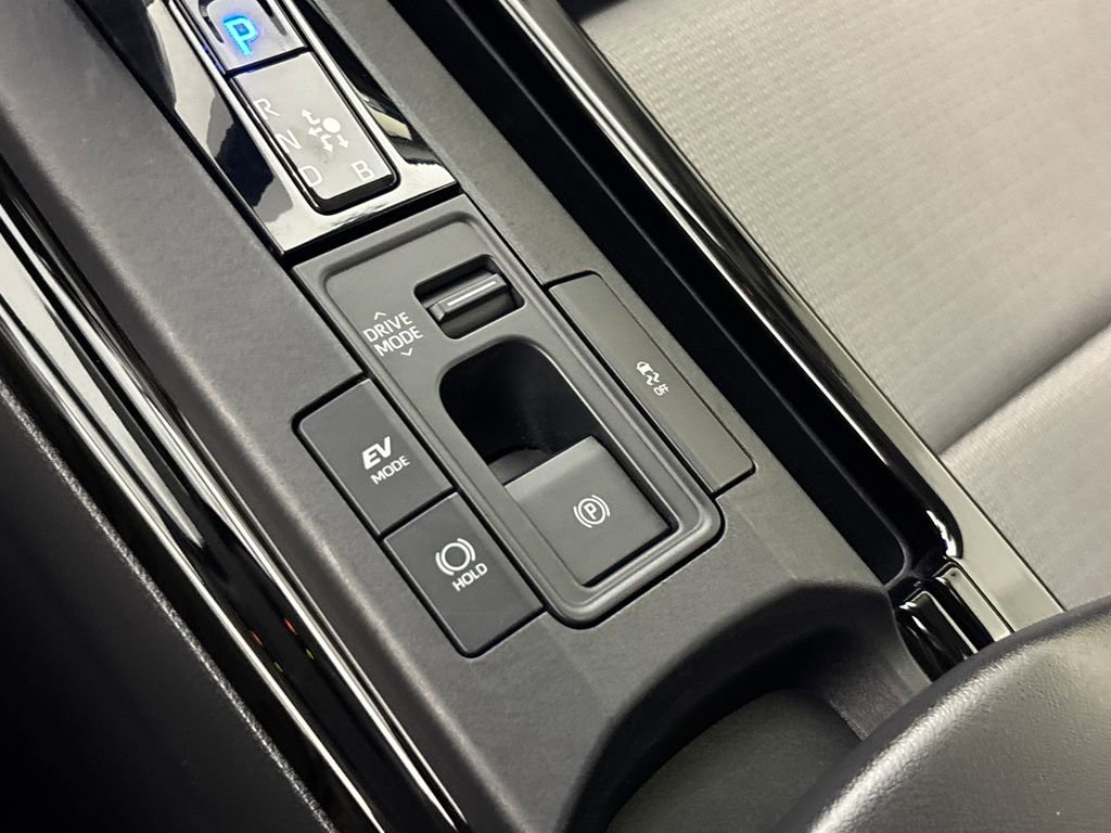 Used 2024 Toyota Prius LE image 23