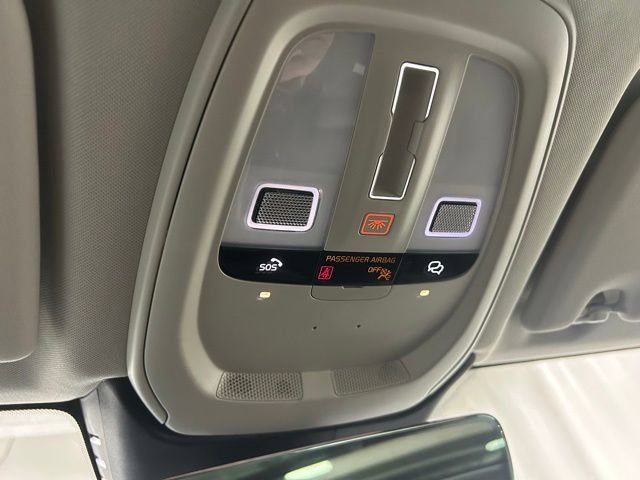 Used 2025 Volvo XC60 B5 Plus image 25