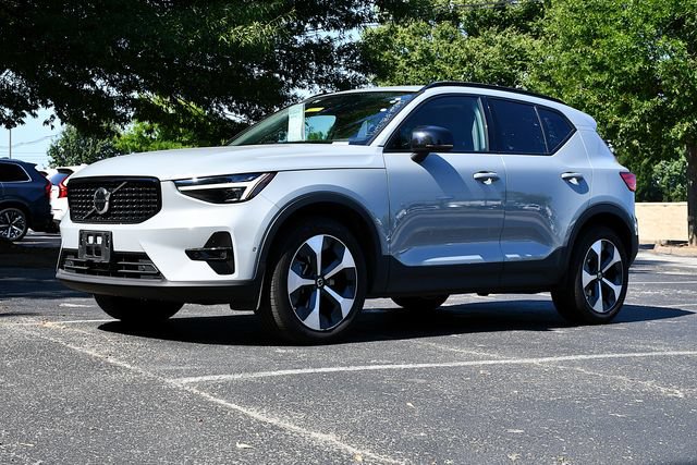 Certified 2026 Volvo XC40 B5 Plus AWD/4WD image 3