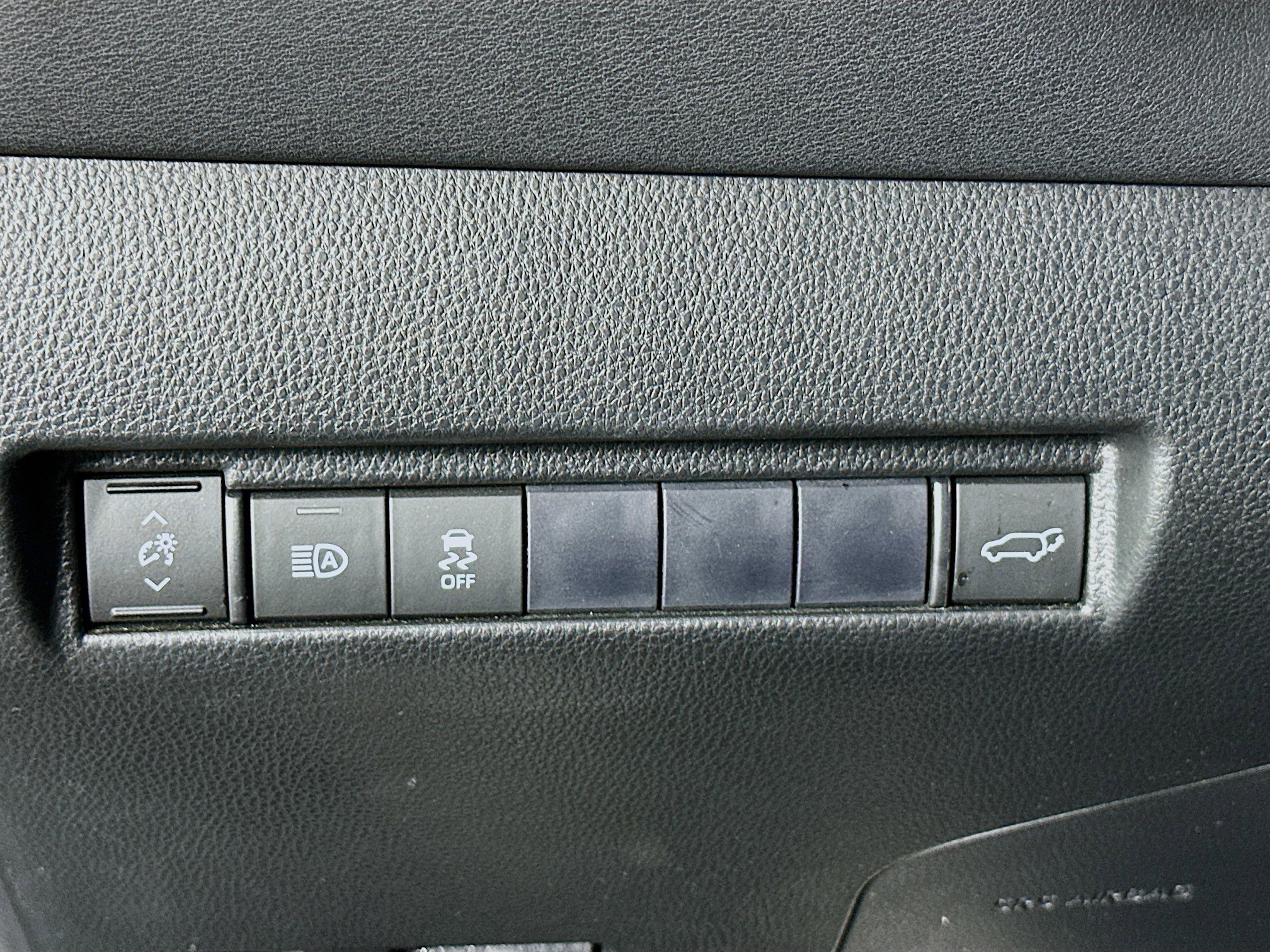 Used 2021 Toyota Venza LE w/ Carpet Mat Package (TMS) AWD/4WD image 17