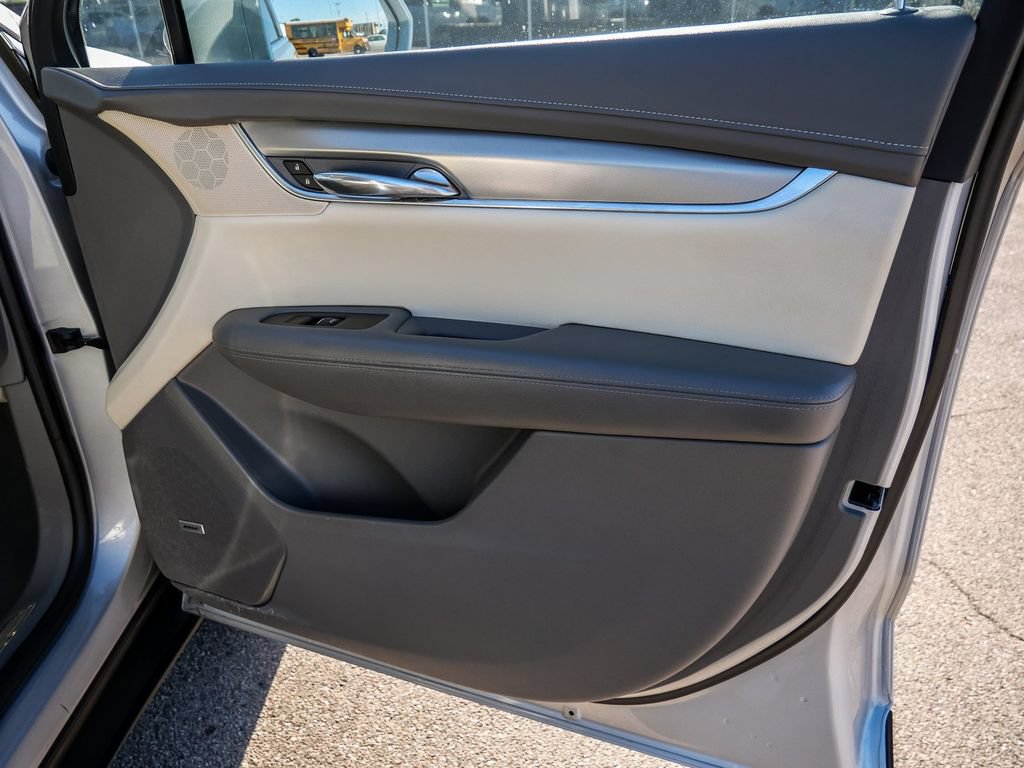 Used 2017 Cadillac XT5 Luxury w/ Driver Awareness Package FWD image 40