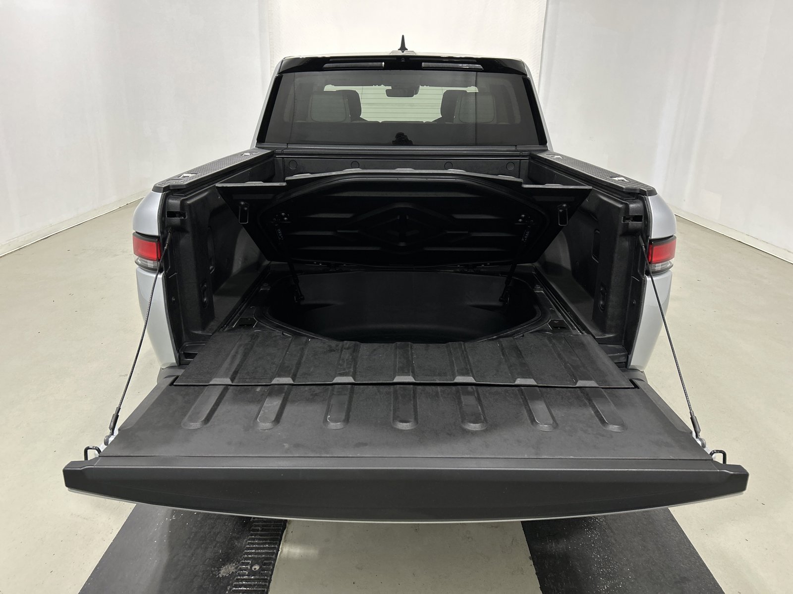 Used 2022 Rivian R1T Adventure image 15