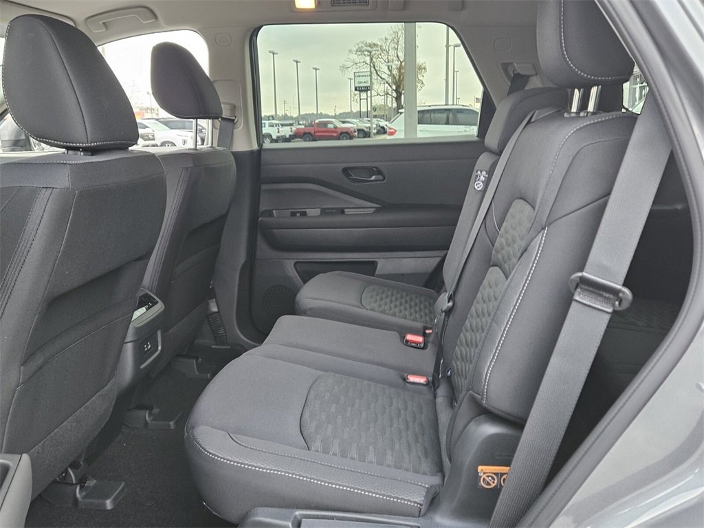 New 2025 Nissan Pathfinder SV image 4