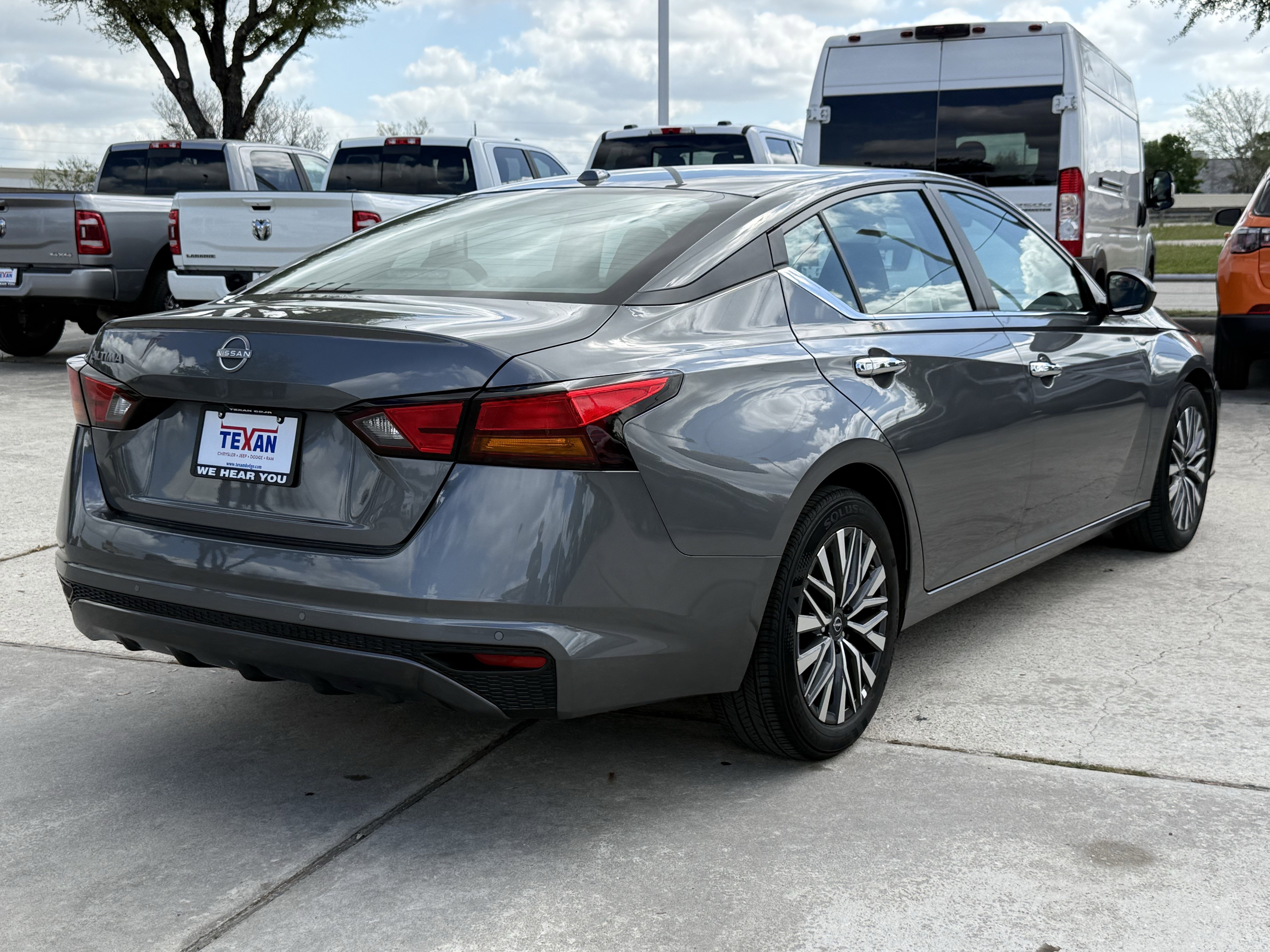 Used 2025 Nissan Altima 2.5 SV FWD image 5