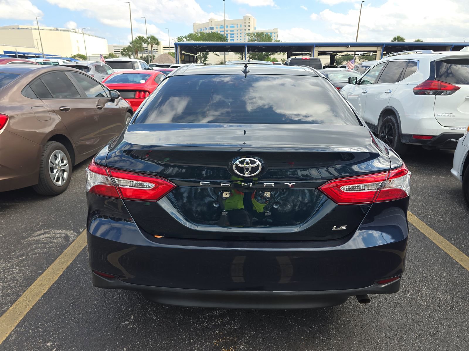 Used 2019 Toyota Camry LE FWD image 7