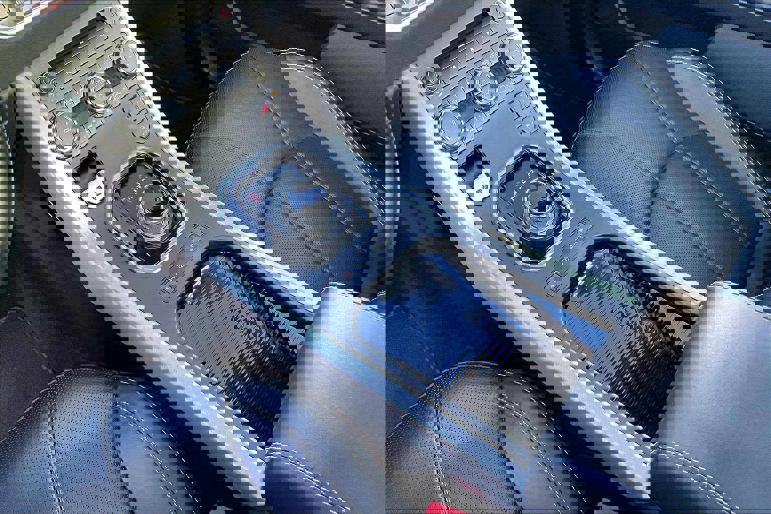 Used 2016 Land Rover Range Rover Evoque HSE image 18