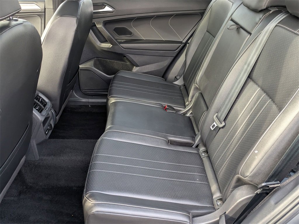Used 2022 Volkswagen Tiguan SE R-Line image 13
