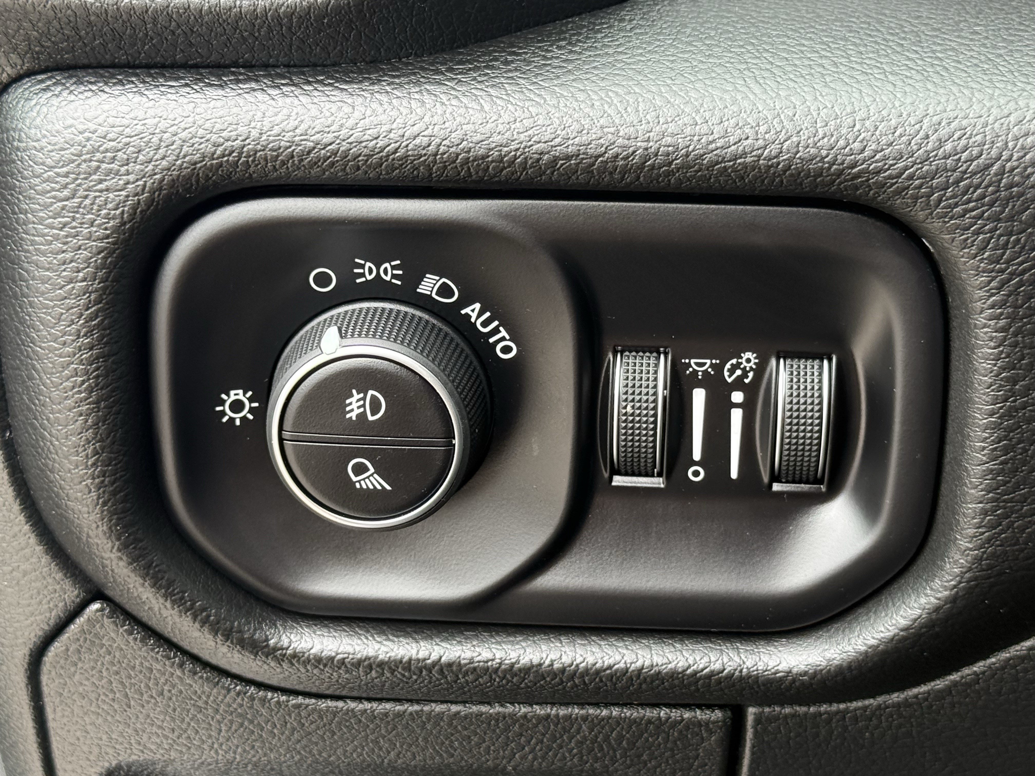 Used 2025 RAM 1500 Laramie w/ Sport Appearance Package AWD/4WD image 25