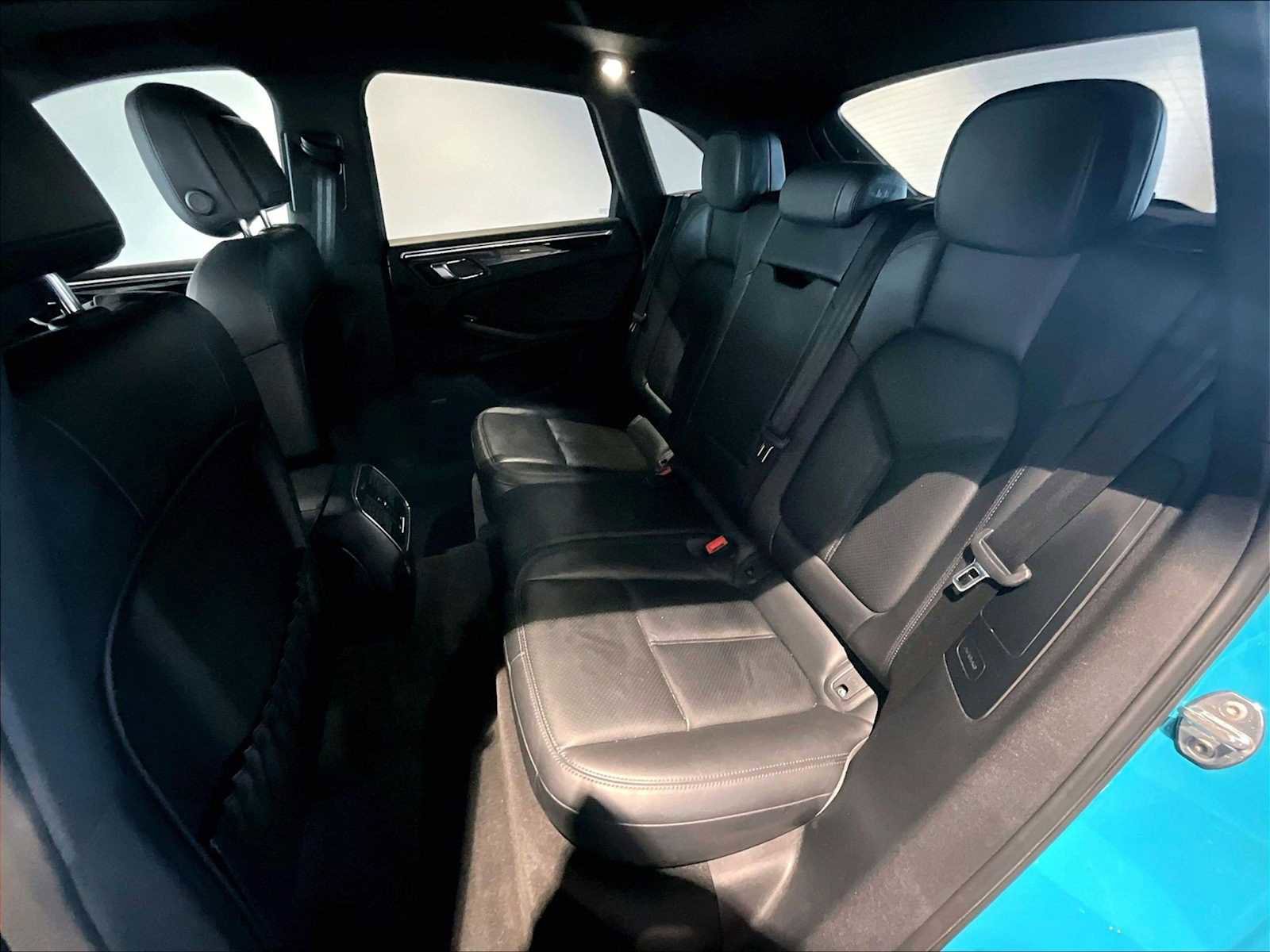 Used 2022 Porsche Macan image 31