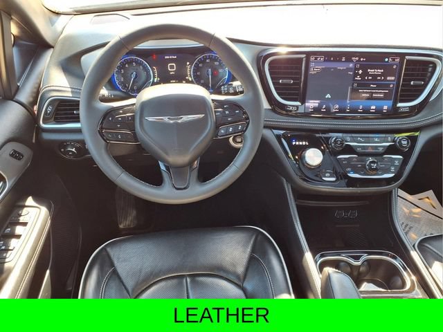 Used 2025 Chrysler Pacifica Limited FWD image 6