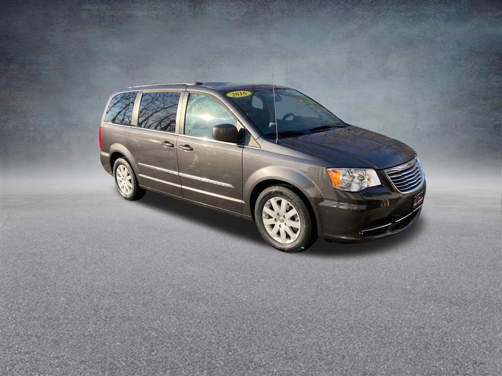 Used 2016 Chrysler Town & Country Touring image 10