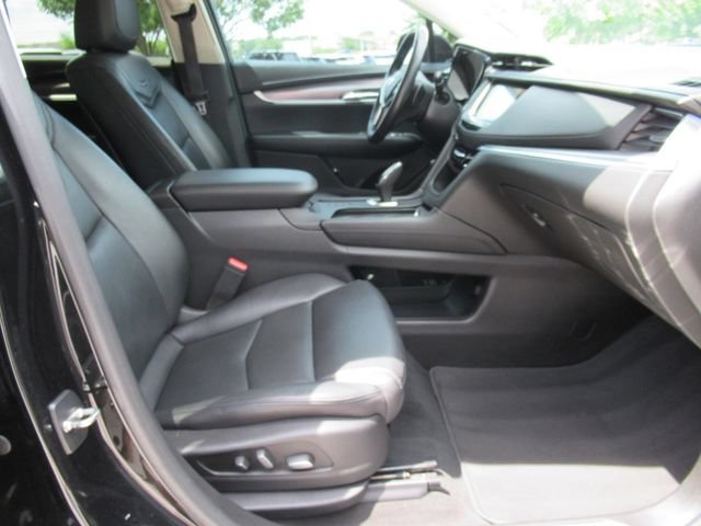 Used 2018 Cadillac XT5 Luxury w/ Driver Awareness Package AWD/4WD image 9