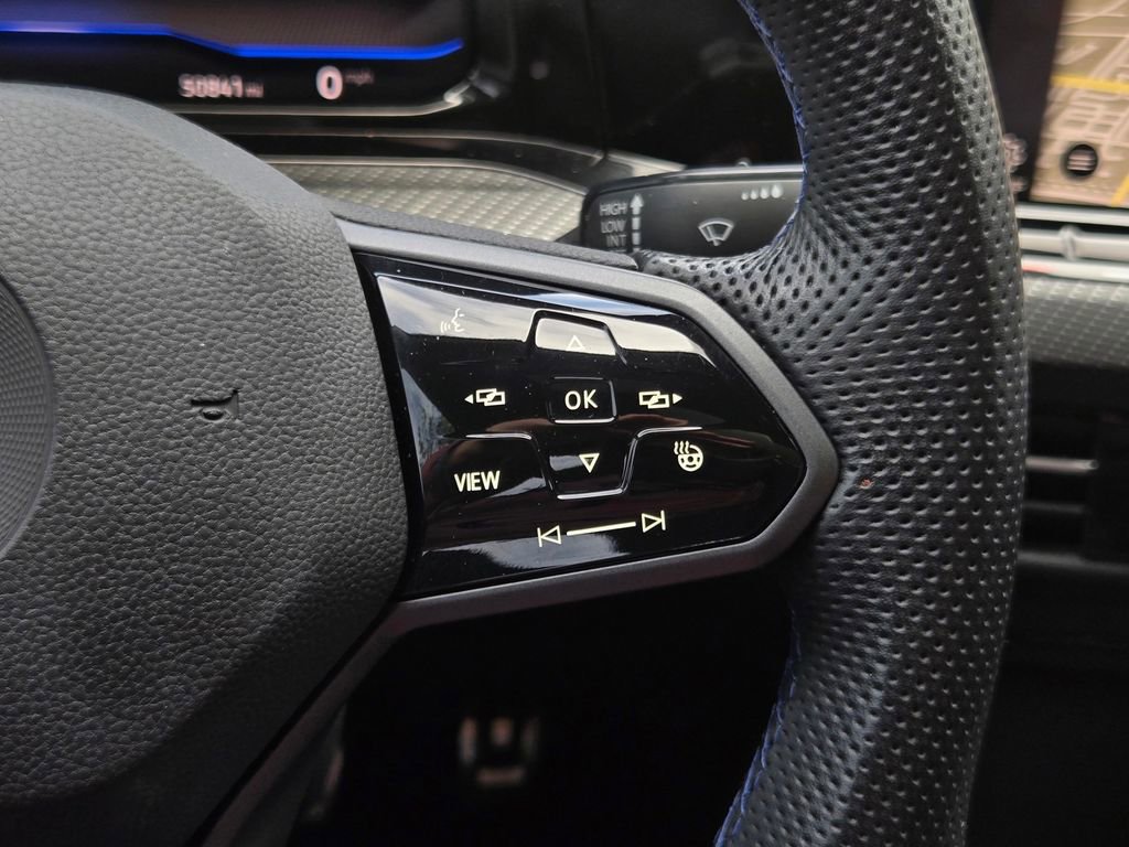 Used 2022 Volkswagen Golf R image 24