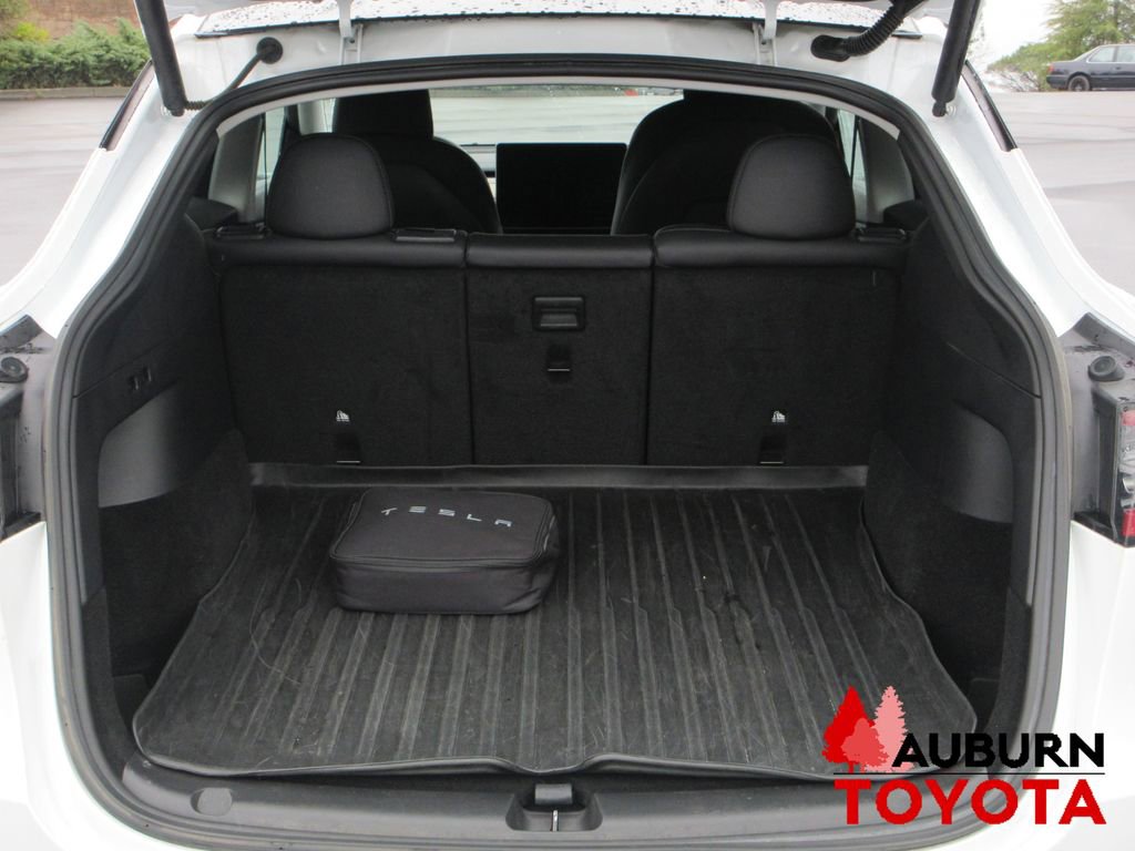 Used 2022 Tesla Model Y Long Range image 6