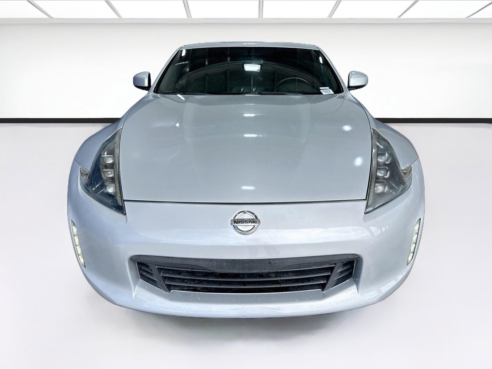 Used 2014 Nissan 370Z Coupe w/ Sport Package RWD image 2