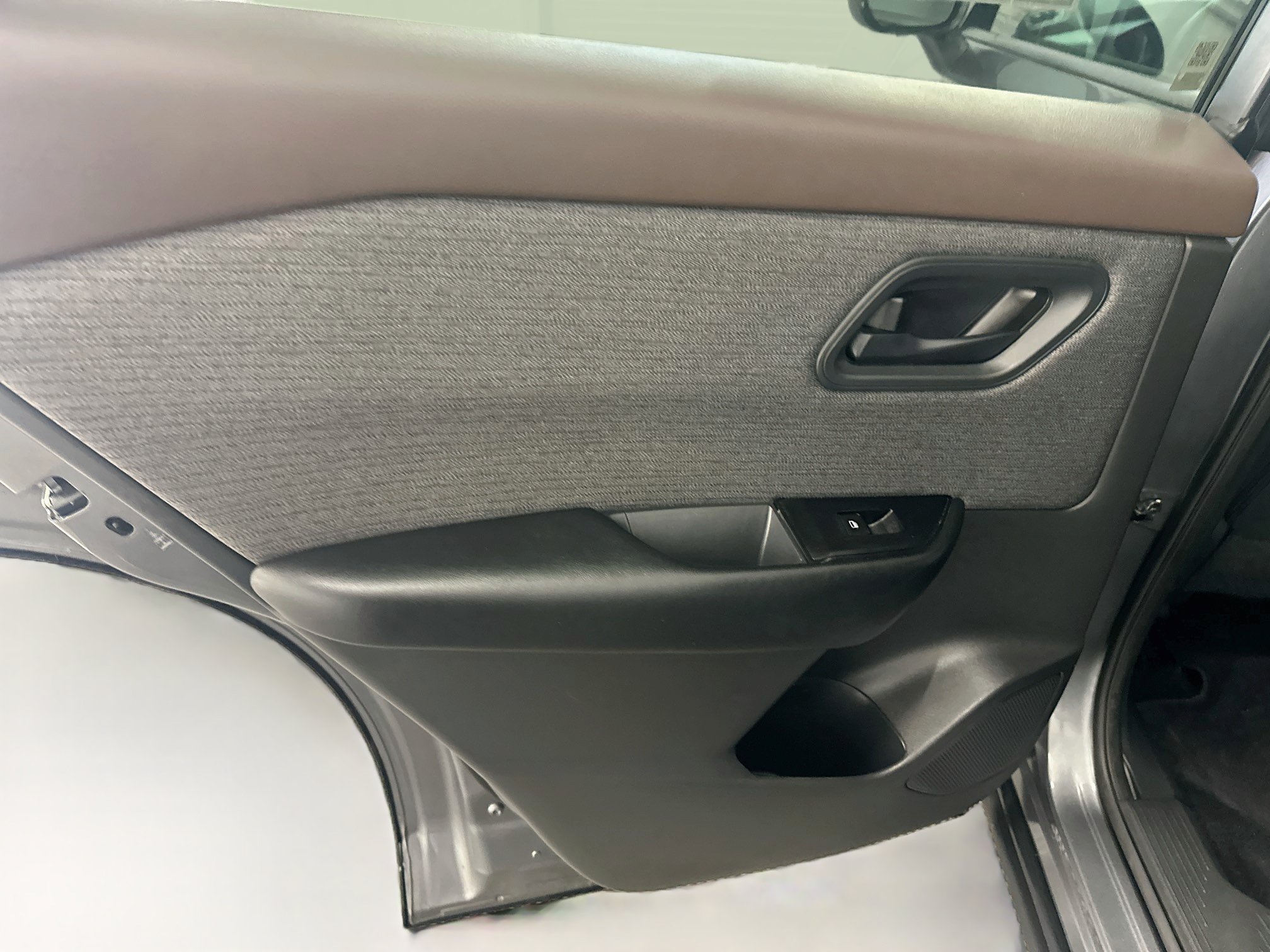 Used 2023 Nissan Rogue S AWD/4WD image 26