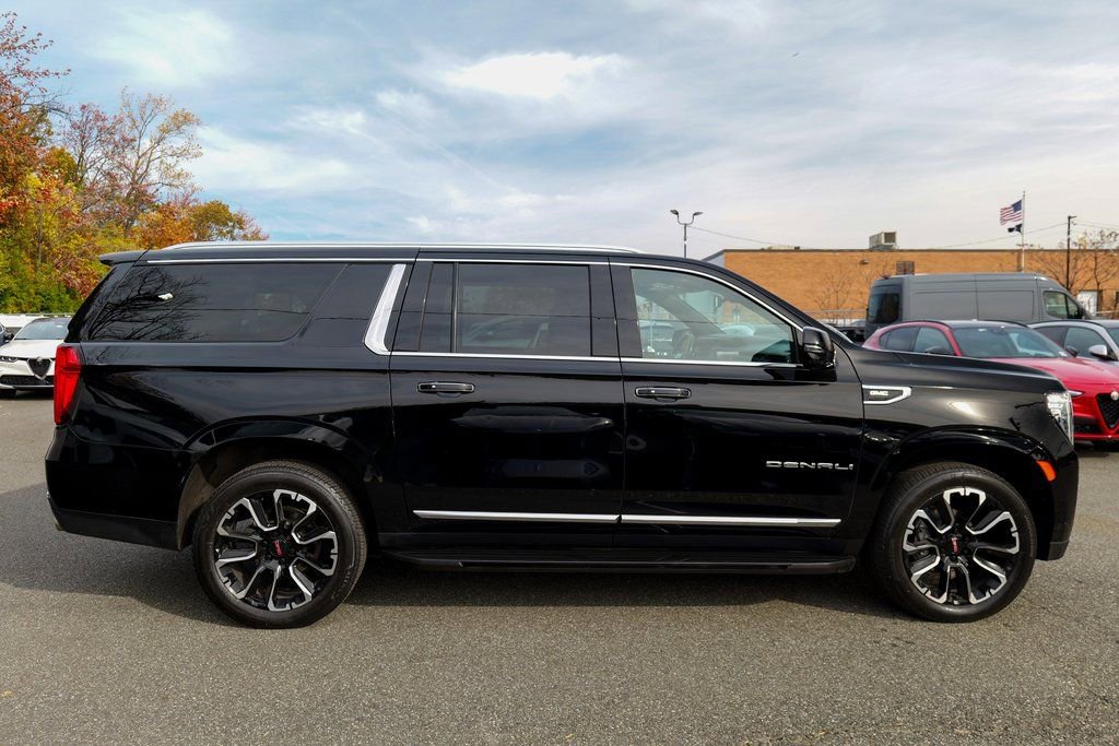 Used 2022 GMC Yukon XL Denali image 8