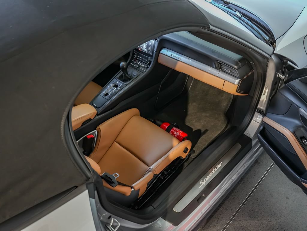 Certified 2019 Porsche 911 Speedster image 24
