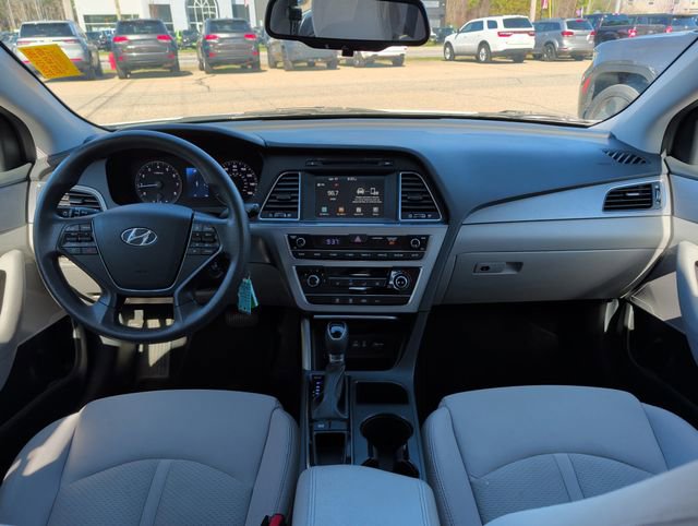 Used 2017 Hyundai Sonata SE FWD image 17