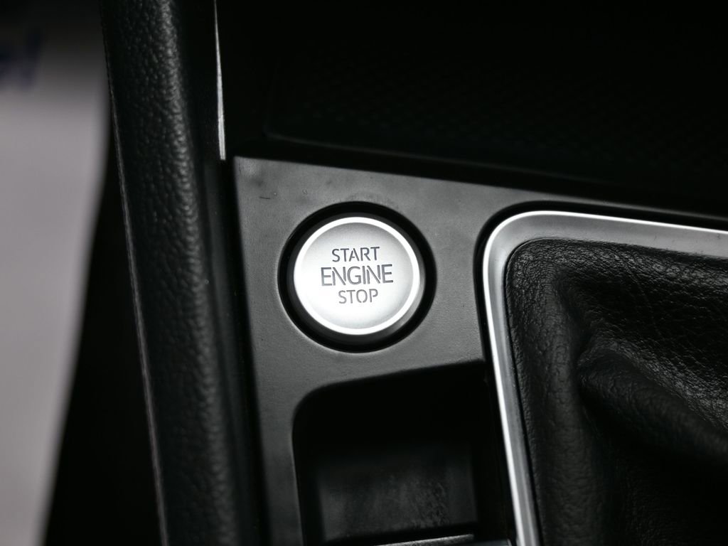 Used 2023 Volkswagen Jetta SE w/ Panoramic Sunroof Package image 26