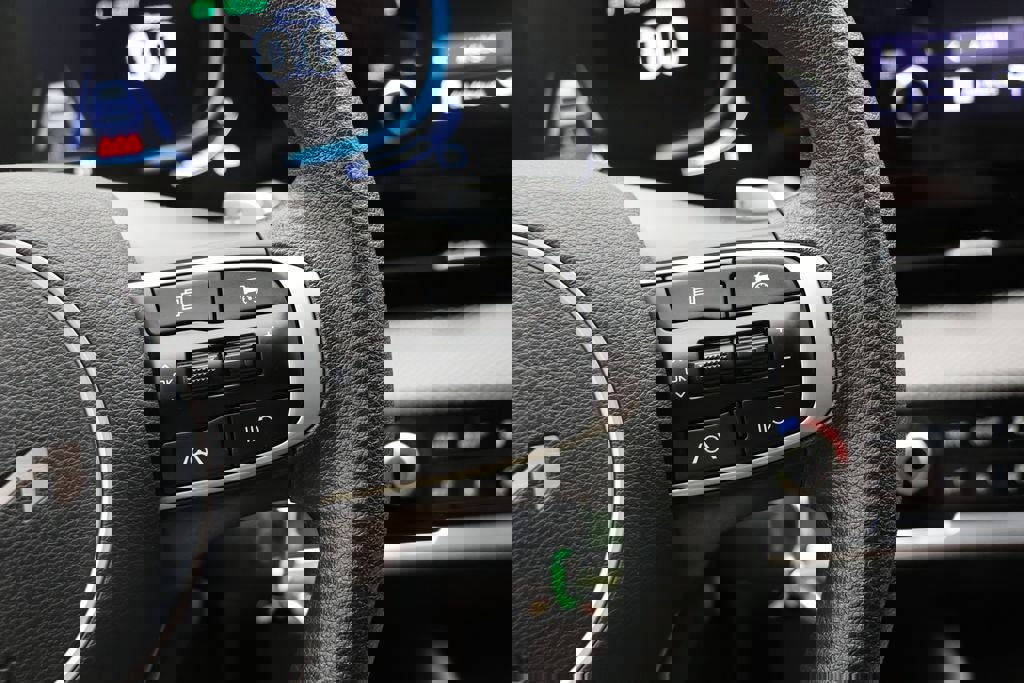 Used 2023 Kia Sportage LX image 19