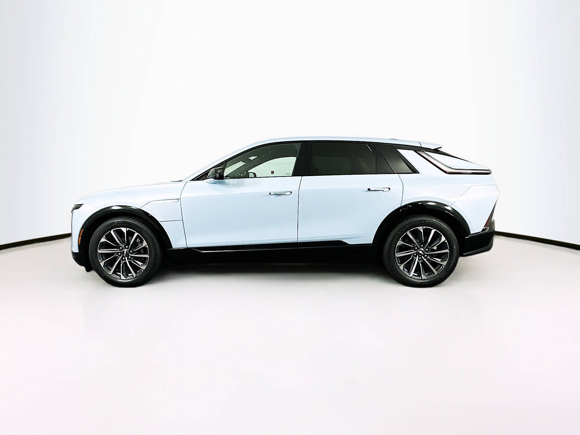 Used 2025 Cadillac Lyriq Sport image 4