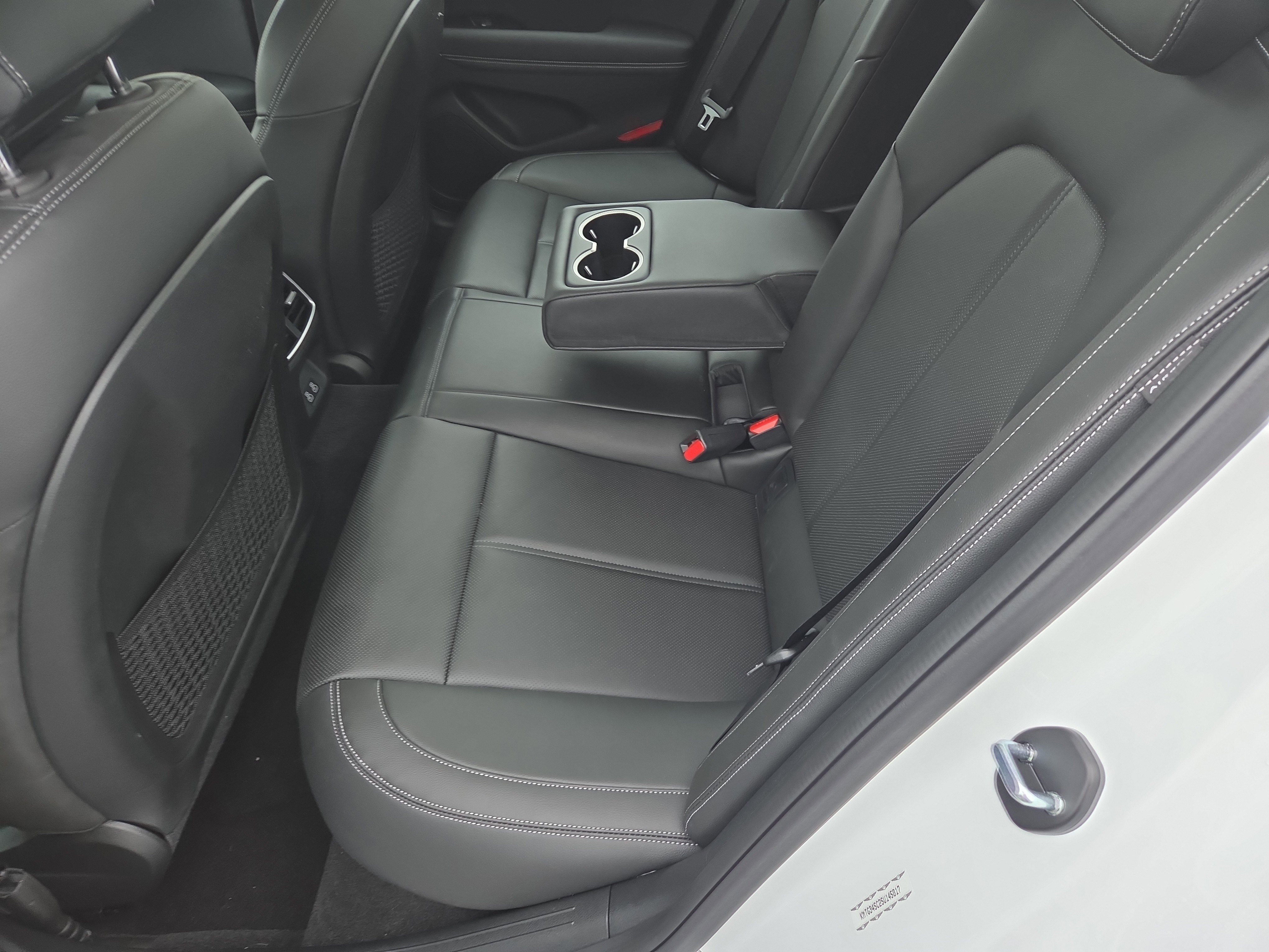 Used 2025 Genesis G70 2.5T image 7