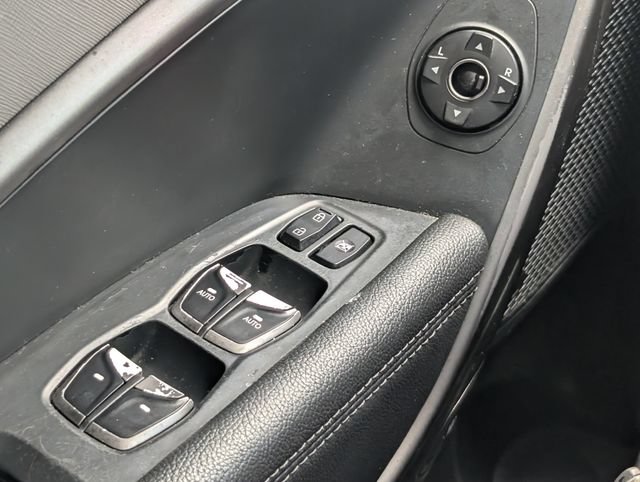Used 2017 Hyundai Santa Fe Limited AWD/4WD image 23