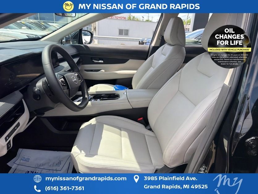 Used 2025 Nissan Murano SV AWD/4WD image 9