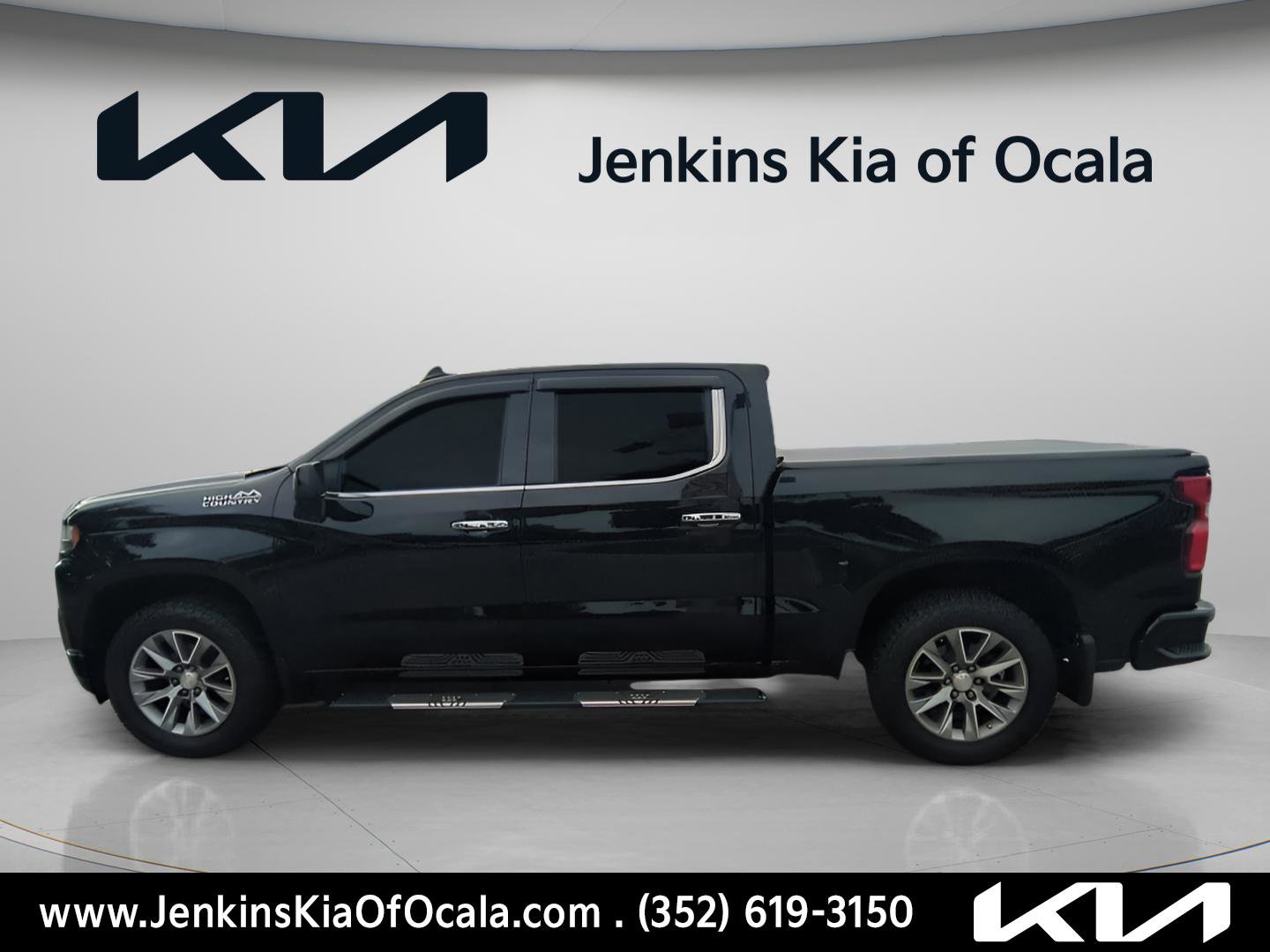 Used 2020 Chevrolet Silverado 1500 High Country w/ Technology Package AWD/4WD image 6