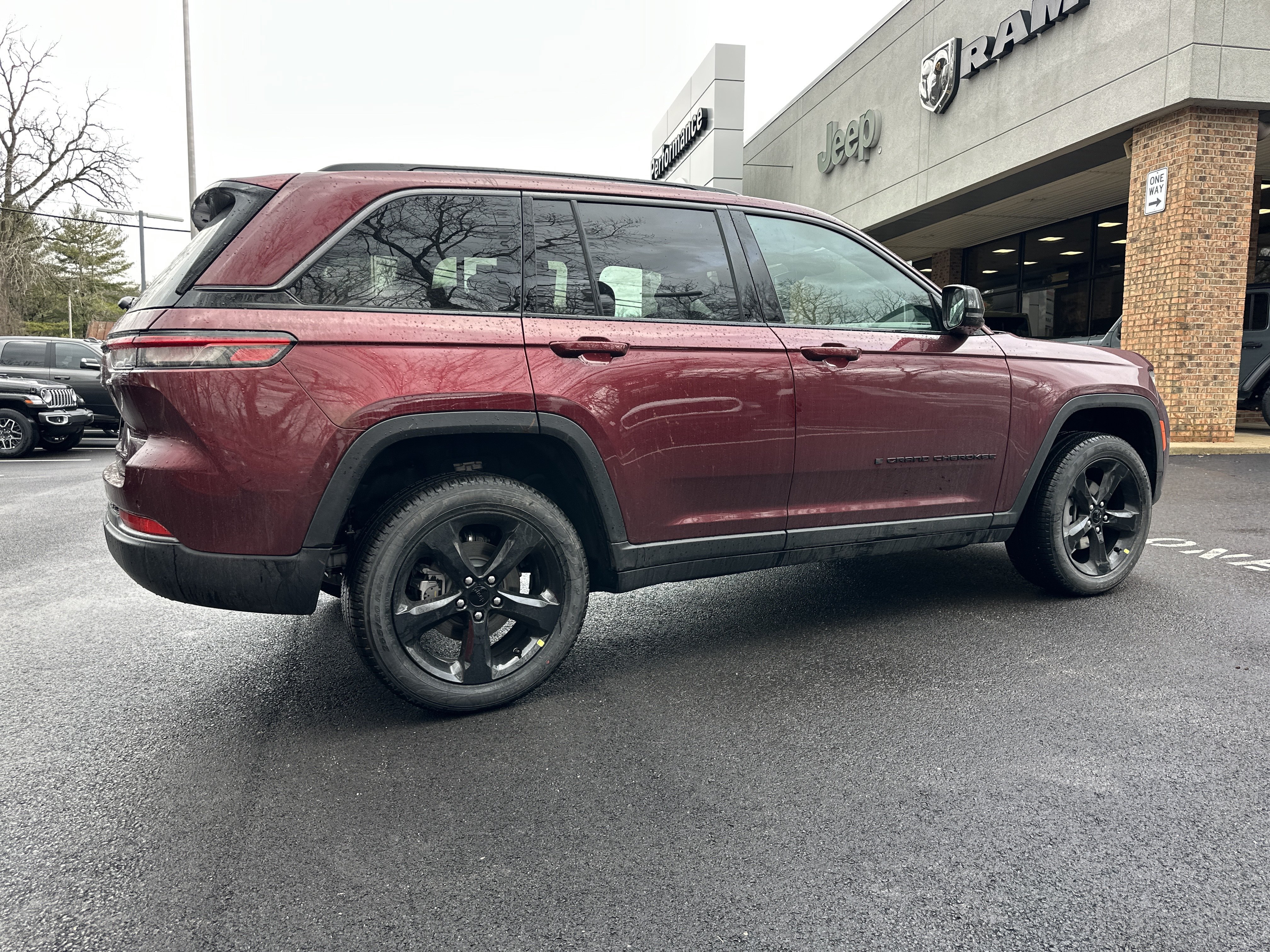 New 2026 Jeep Grand Cherokee Limited w/ Limited Altitude Package AWD/4WD image 15