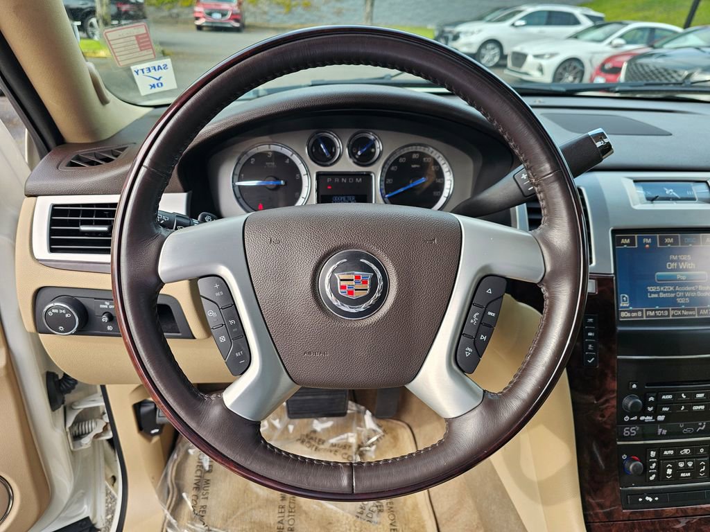 Used 2013 Cadillac Escalade Luxury AWD/4WD image 11