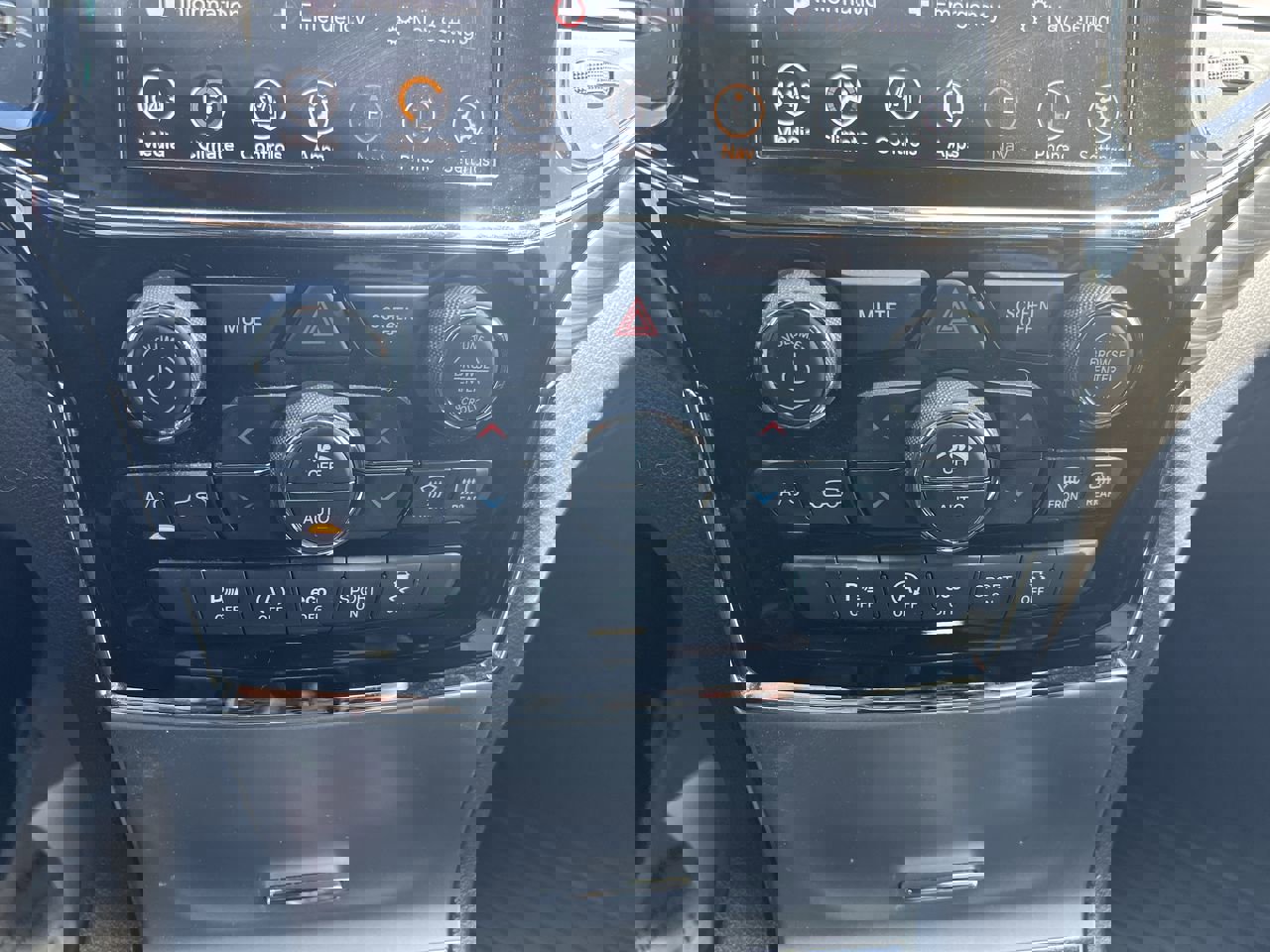 Used 2021 Jeep Grand Cherokee Laredo X AWD/4WD image 29