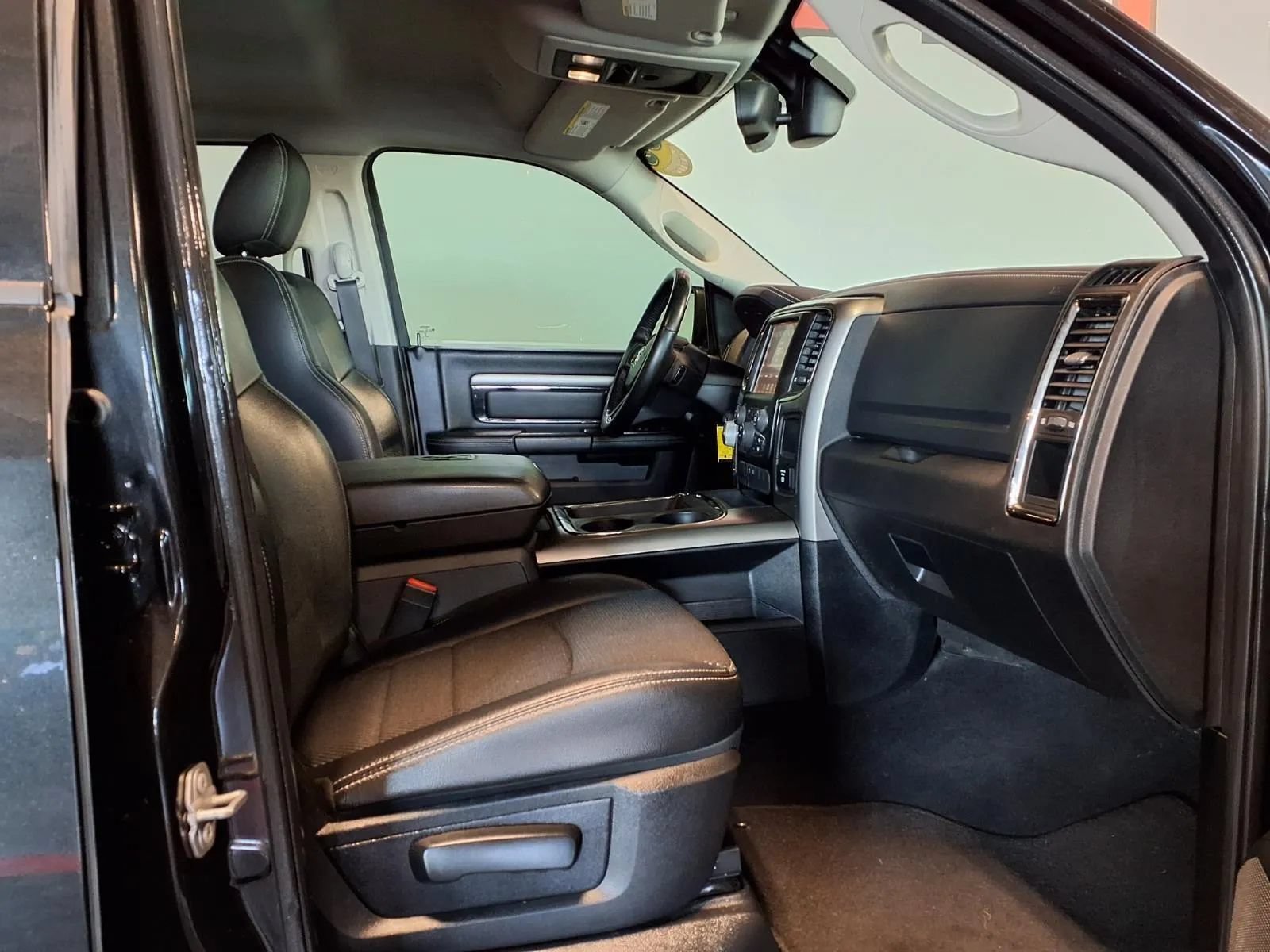 Used 2017 RAM 1500 Sport w/ Black Ram 1500 Sport Group AWD/4WD image 12