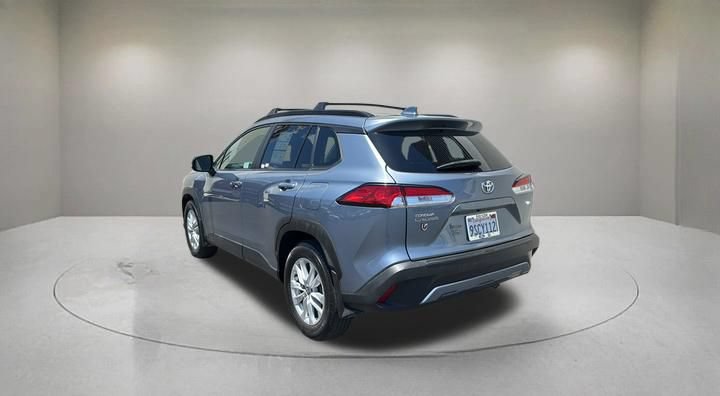 Used 2024 Toyota Corolla Cross LE FWD image 4