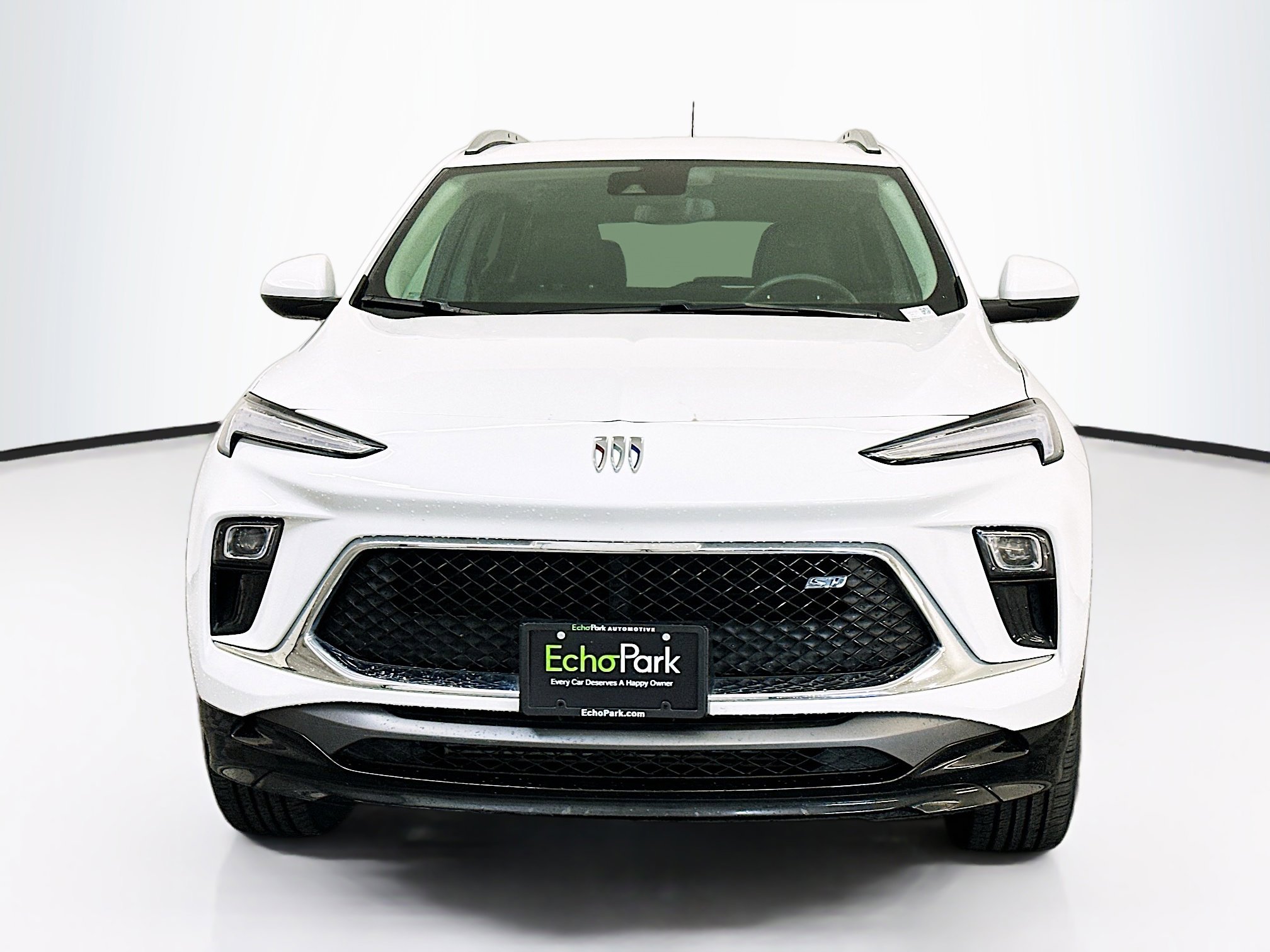 Used 2024 Buick Encore GX Sport Touring image 2