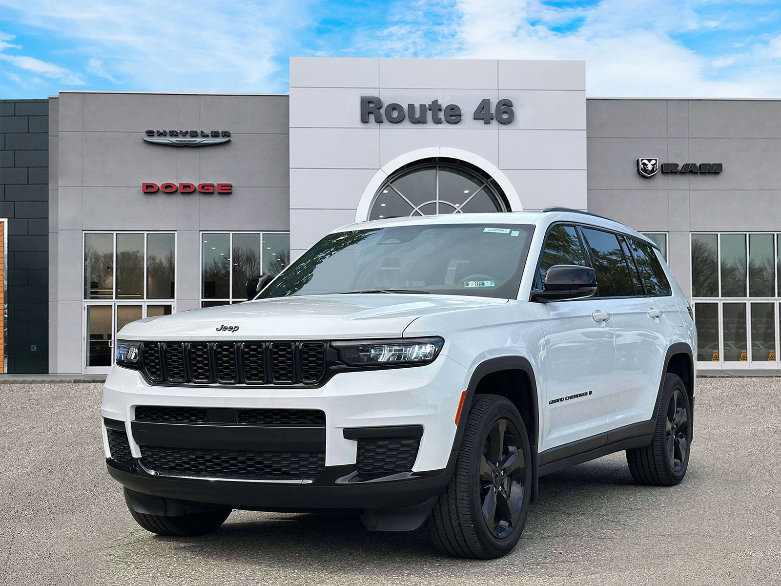 Used 2024 Jeep Grand Cherokee L Altitude AWD/4WD image 2